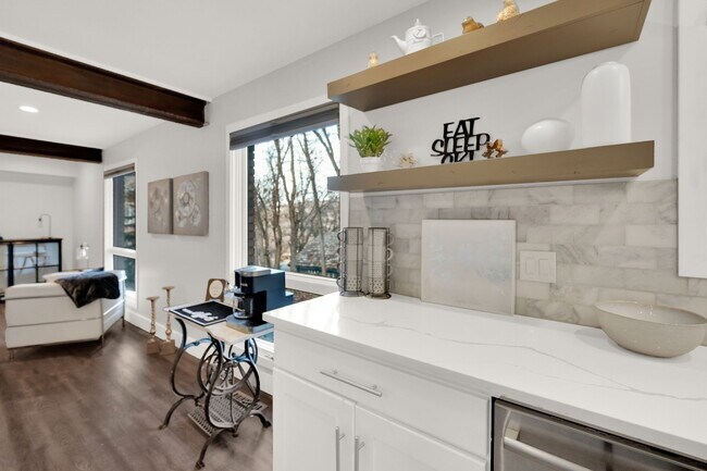 Foto del edificio - 2578 Dimple Dell Rd