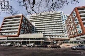 Building Photo - 1830-1830 Bloor St W