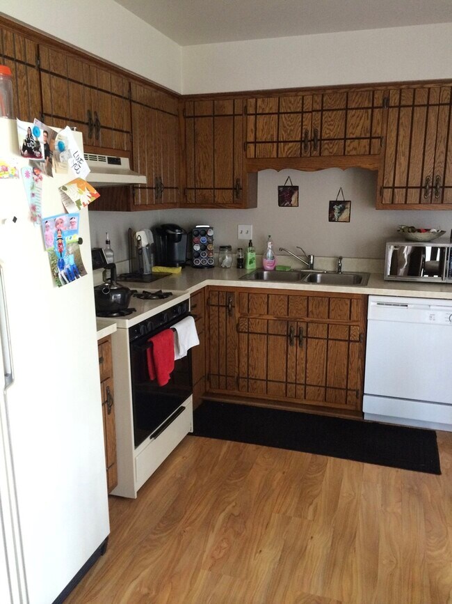 Kitchen - 875 Black Rd
