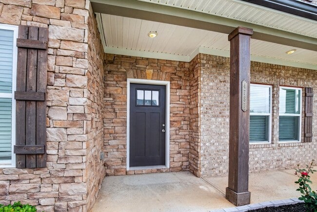Building Photo - 4787 Wellesley Dr