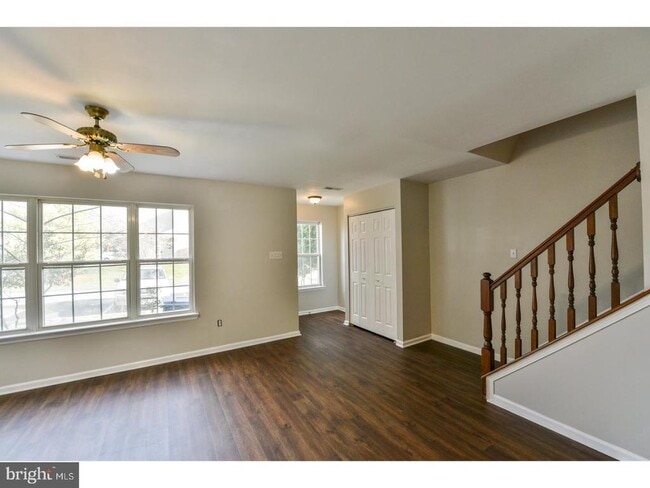Building Photo - 126 Hawthorne Ct