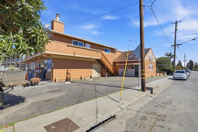 Foto del edificio - Centrally Located Property!