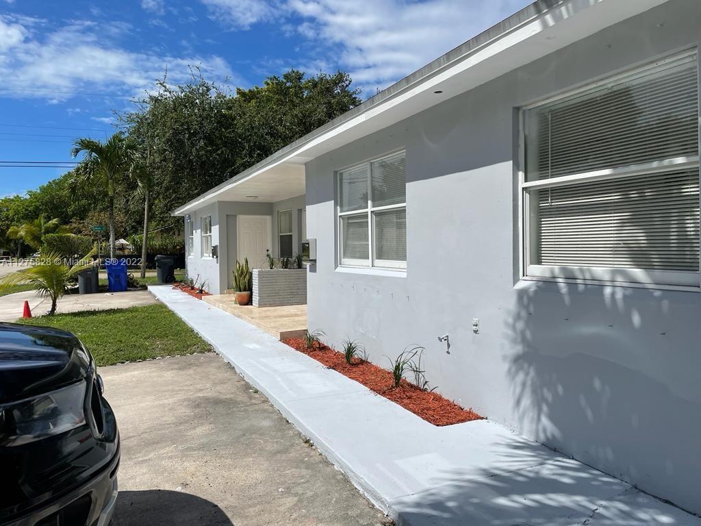 802 N 58th Ave Unit LEFT, Hollywood, FL 33021 Room for Rent in