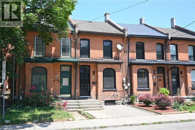 Photo du bâtiment - 175 Forest Ave