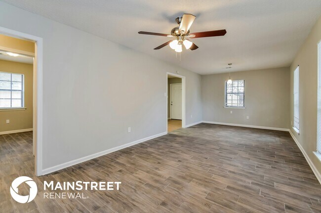 Foto del edificio - 5210 Woody Dr
