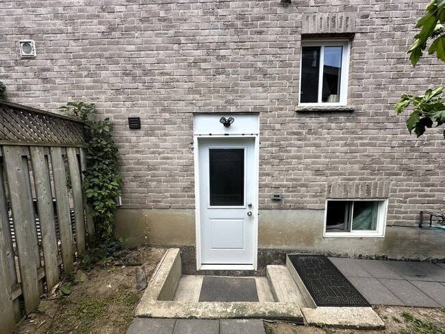 Building Photo - Cozy and Well-Maintained Basement Apartmen...