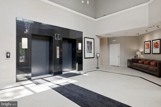 Building Photo - 1625 International Dr