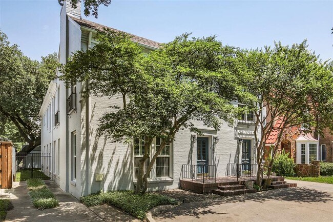 Building Photo - 4332 University Blvd