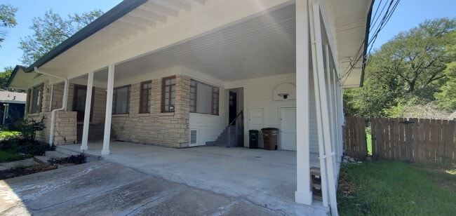 Double carport - 6300 Arnold Dr
