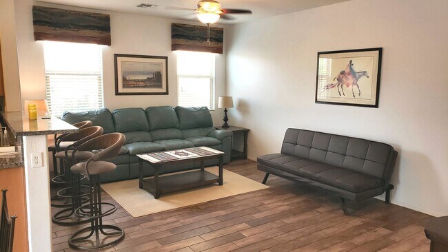 Foto del edificio - Fully Furnished/Unfurnished/Short Term/Long Term/ Vacation Rental Options