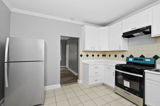 Building Photo - One Bedroom in South Shore