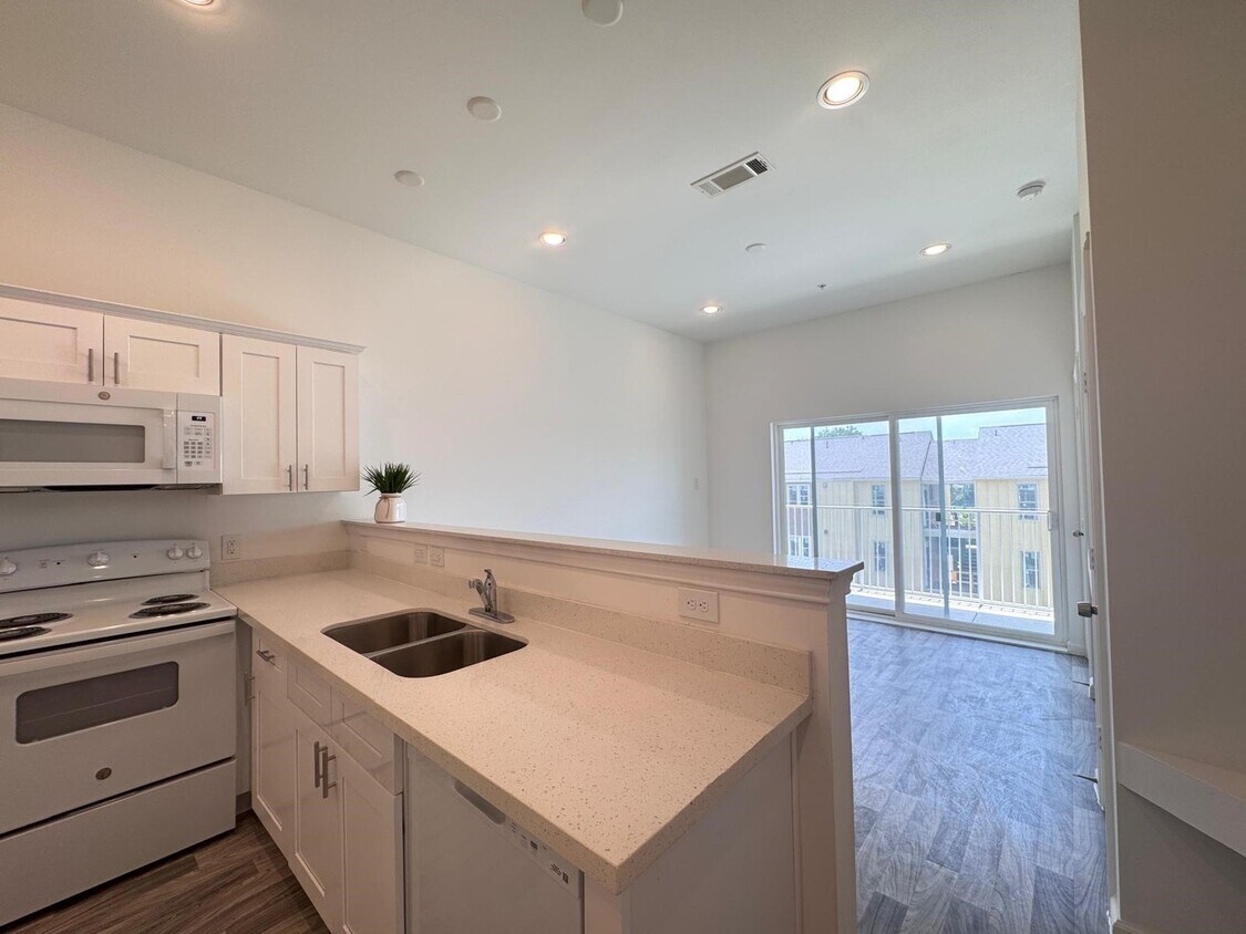 Foto principal - 3477 Reeves St