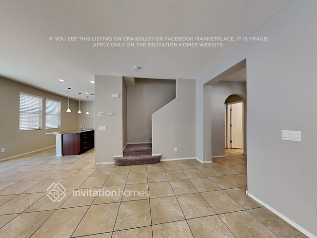 Building Photo - 225 N Sandal