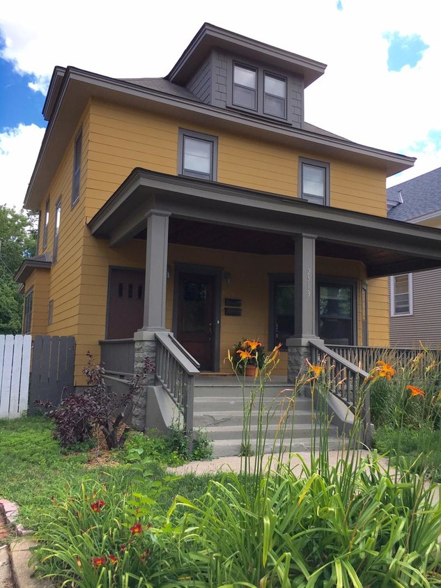 Primary Photo - 2513 Grand Ave S