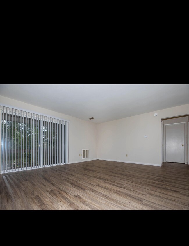 Foto del edificio - 2809 Foxwood Dr S