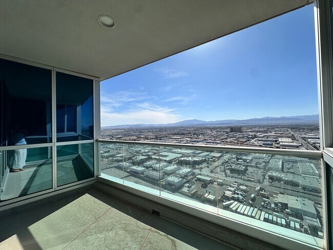 Foto del edificio - 4525 Dean Martin Dr
