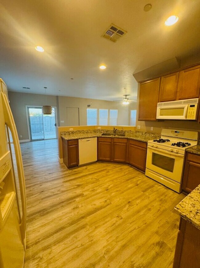 Foto del edificio - Resort-Style Living in Northwest Tucson- 3 Bedroom/ 3 Bathroom 2-Story House with garage!