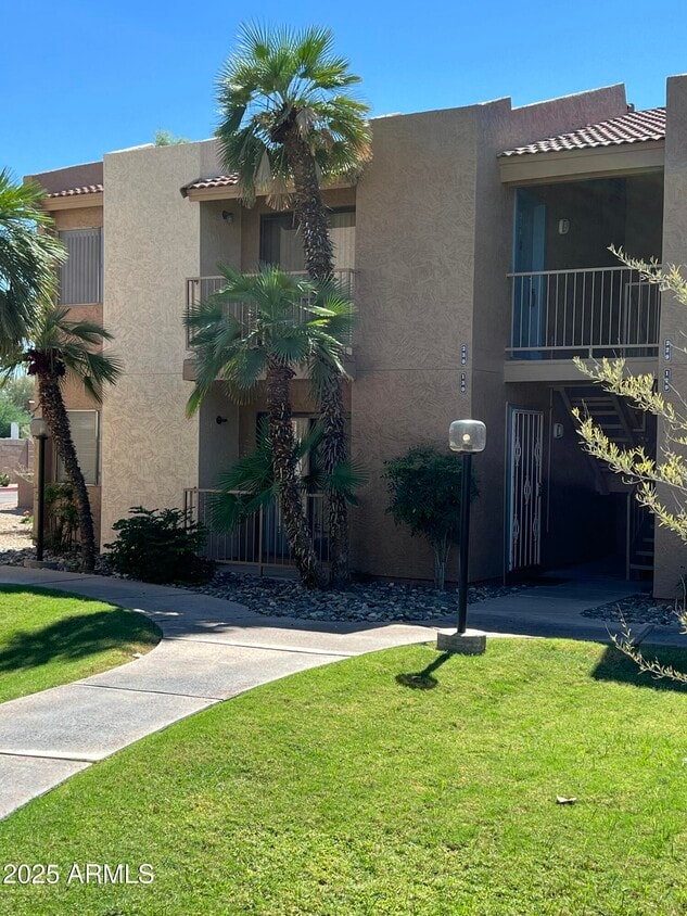 Primary Photo - 1111 E University Dr