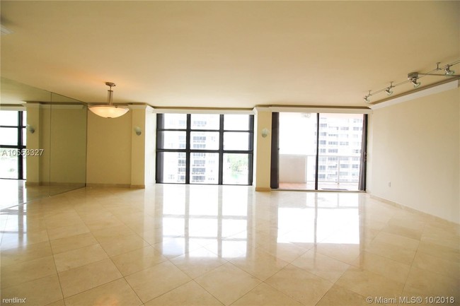 Building Photo - 4 br, 4 bath Condo - 5758 Collins Av # 1201