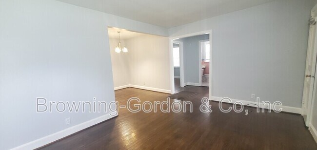 Foto del edificio - 3611 Mayflower Pl