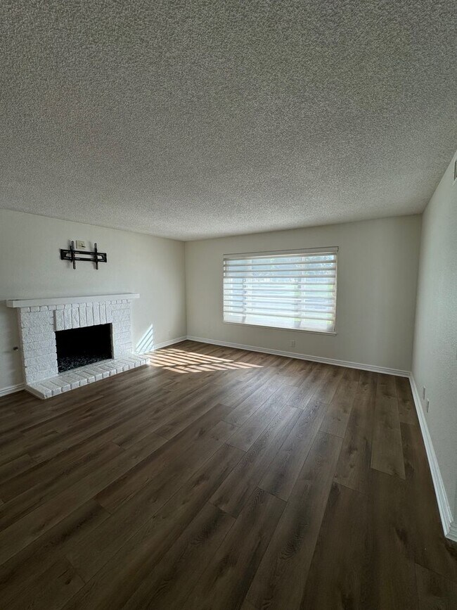 Building Photo - Single Family Home for Rent Oxnard