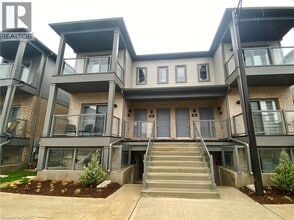 Building Photo - 205 W Oak Trl