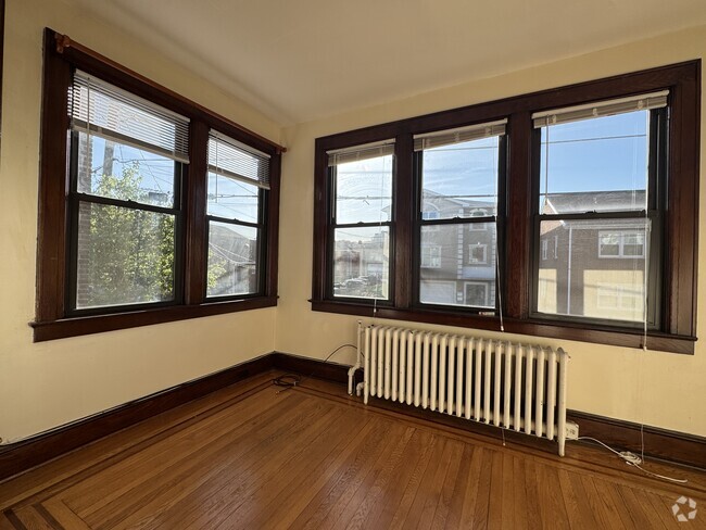 Building Photo - 168 Cedar St