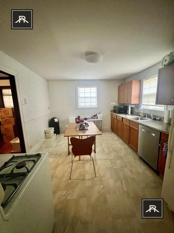 Foto del edificio - 3 bedroom in Newton MA 02459