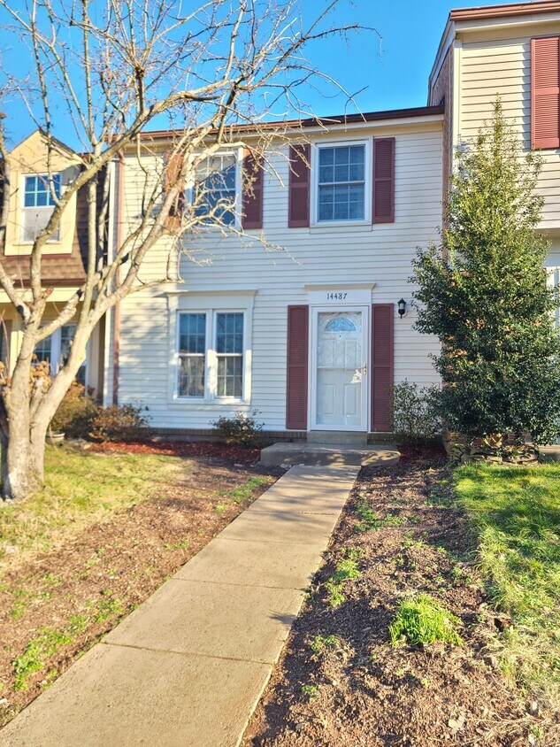 14487 Black Horse Ct, Centreville, VA 20120 Townhome Rentals in
