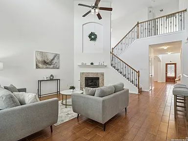 Foto del edificio - "Spacious 4-Bedroom Retreat with 3.5 Baths...
