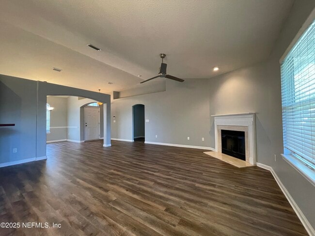 Building Photo - 6942 Nichols Creek Dr