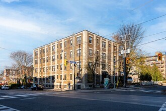 Building Photo - 122 Dowling Ave