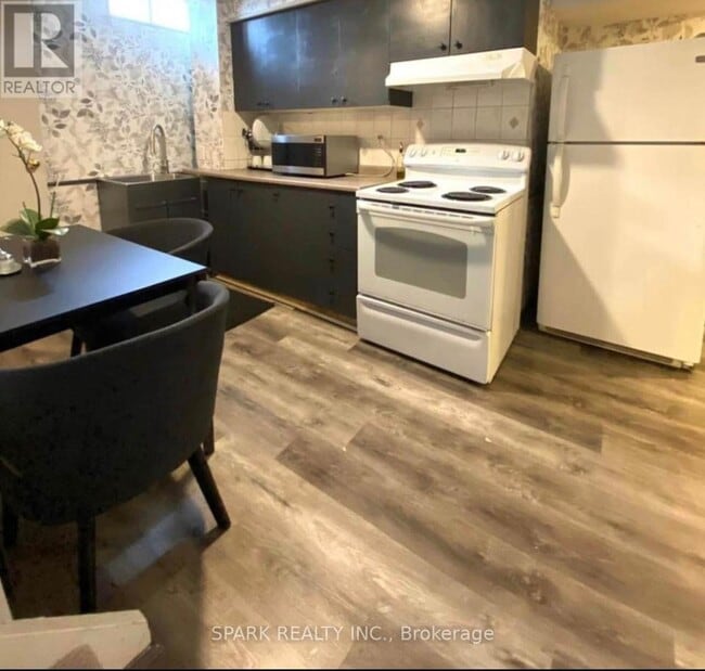 Building Photo - 6395 Millers Grove