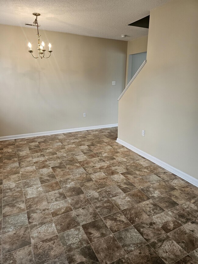 Building Photo - 304 Emily Ln