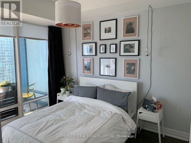 Building Photo - 8 The Esplanade