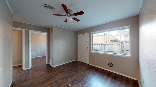 Building Photo - 204 Lynn Dr