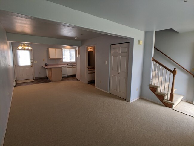 Building Photo - 2 bed 1.5 bath condo in Port Angeles