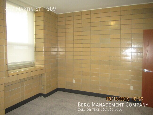 Building Photo - One Bedroom One Bath