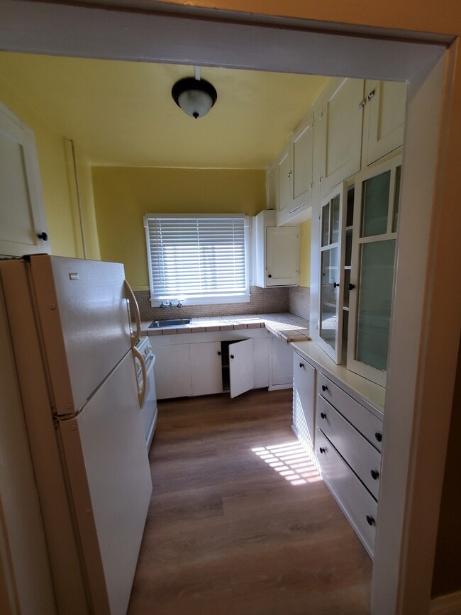 Kitchen - 427 Burk St