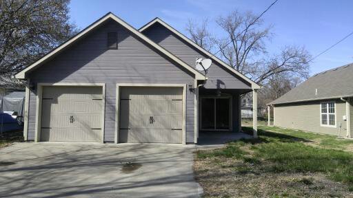 Building Photo - 242 Perry St