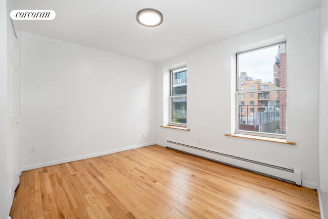 Foto del edificio - 282 E 7th St