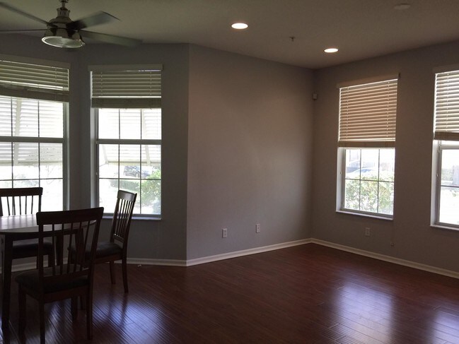 Building Photo - 1571 W Frederick Small Road