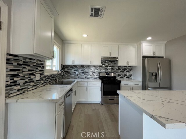 Foto del edificio - 425 W Orangethorpe Ave