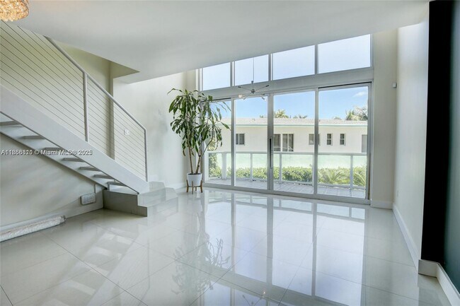 Foto del edificio - 2000 Bay Dr