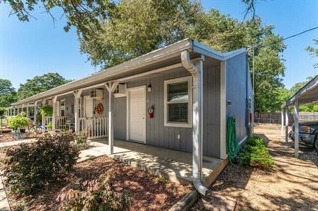 Foto del edificio - 720 Pritchett Ln