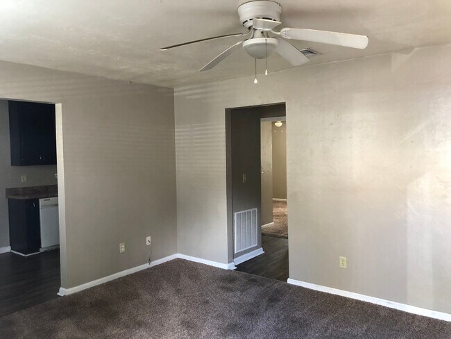Building Photo - NP- Pointe Ct. 732