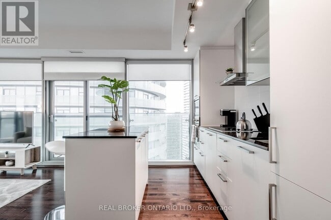 Building Photo - 12 York St