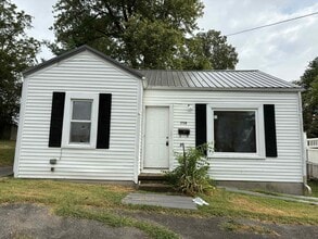 Building Photo - 513 W Cherry St