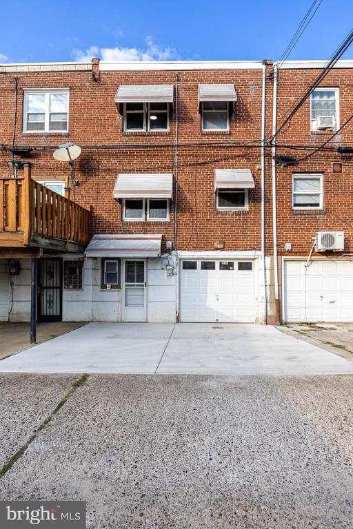 Building Photo - 1150 Devereaux Ave
