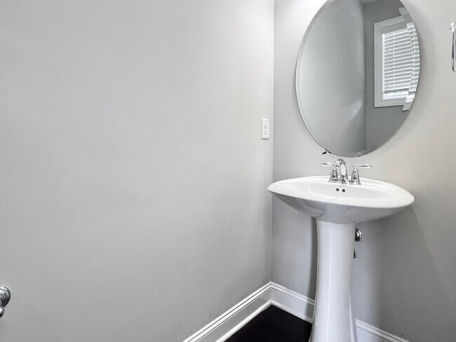 Foto del edificio - 156 Wildfell Trl